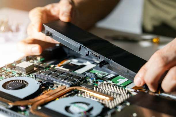 Kapan Harus Ganti Baterai Laptop? Kenali Ciri-Ciri & Solusi
